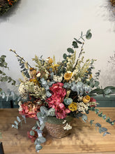 Cargar imagen en el visor de la galería, Cesta flor preservada