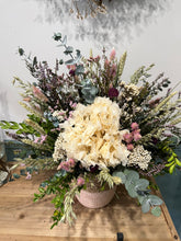 Cargar imagen en el visor de la galería, Cesta flor preservada