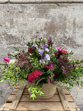 Cargar imagen en el visor de la galería, Cesta mimbre flores silvestres